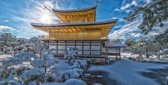 リゾートバイトでおすすめの京都の金閣寺